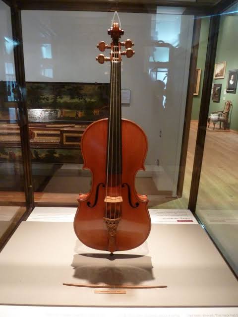 Tudo sobre o violino mais caro do mundo, o Stradivarius Messiah, criado pelo luthier Antonio Stradivari
