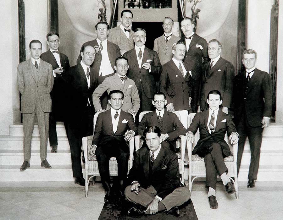 Descubra tudo sobre a Semana de Arte Moderna de 1922, como revolucionou a cultura brasileira, rompendo padrões clássicos e abrindo espaço para o novo