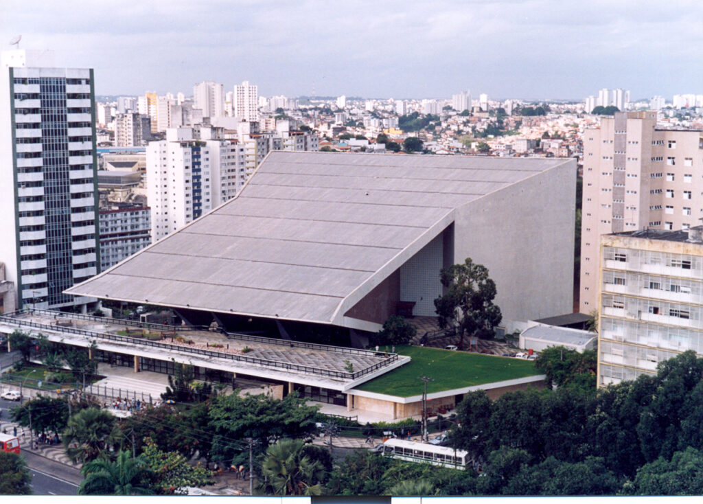 Conheça tudo sobre os maiores teatros do Brasil: sua história, arquitetura e importância cultural
