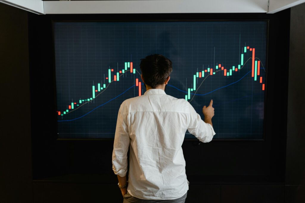 Descubra o que é taxa Selic e como funciona, sua importância na economia, impacto nos investimentos e nos juros
