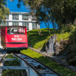 Descubra a história encantadora do Bondinho Monte Serrat, o símbolo turístico de Santos que une fé, glamour e uma vista linda!